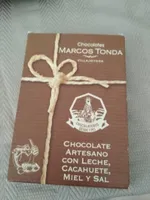 Chocolate artesano con leche, cacahuete, miel y sal