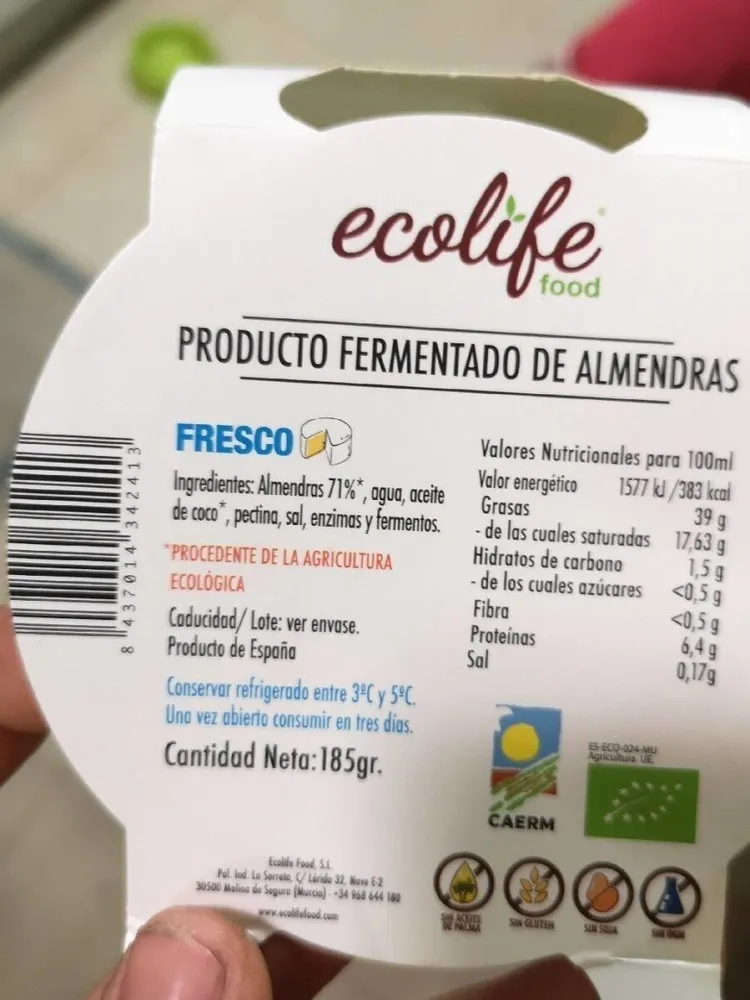 Producto fermentado de almendras