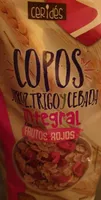 Copos de arroz, trigo y cebada integral con frutos rojos