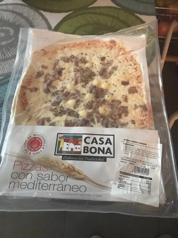 Pizza de jamón curado