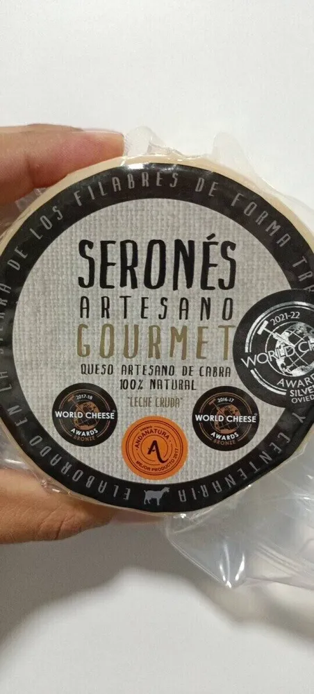 Queso artesano de cabra curado 100% natural