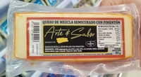 Queso de mezcla semicurado con pimenton