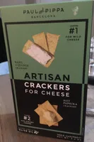Artisan crackers for cheese hot paprika