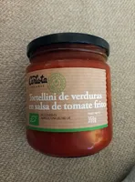 Tortellini de verduras en salsa de tomate frito
