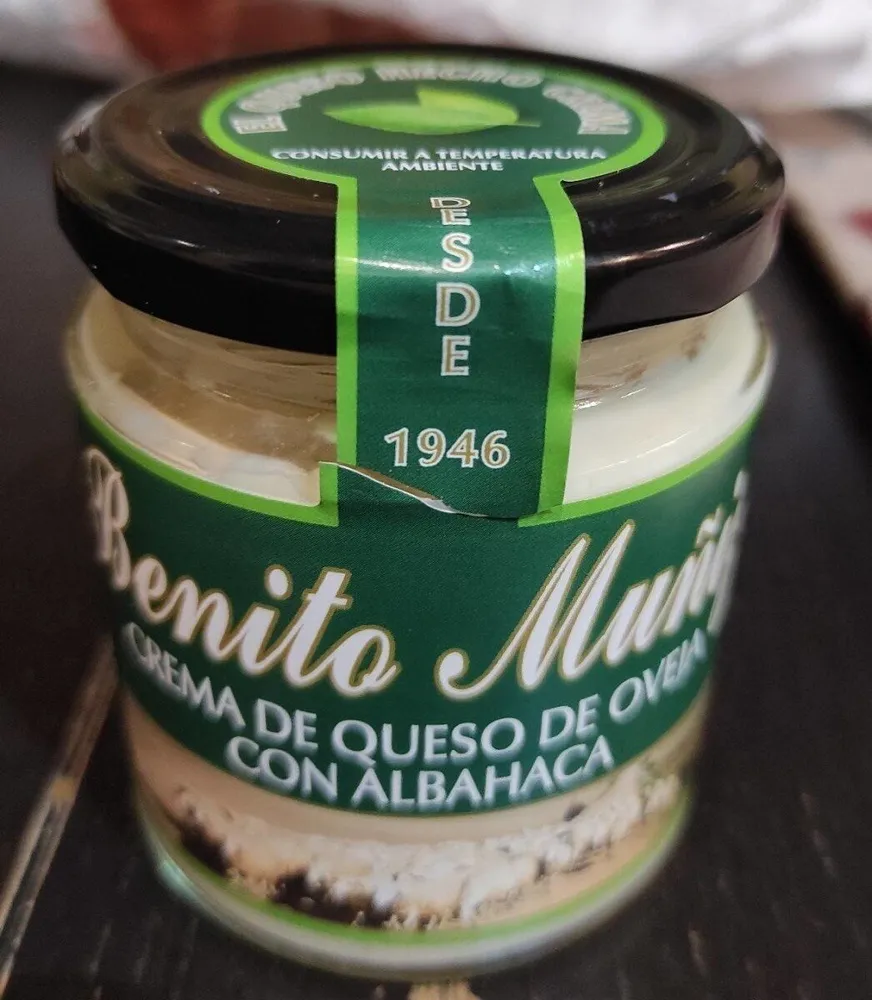 Crema de queso de oveja con albahaca