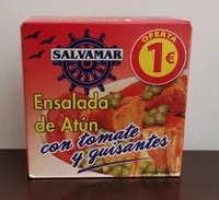 Ensalada de atún con tomate y guisantes