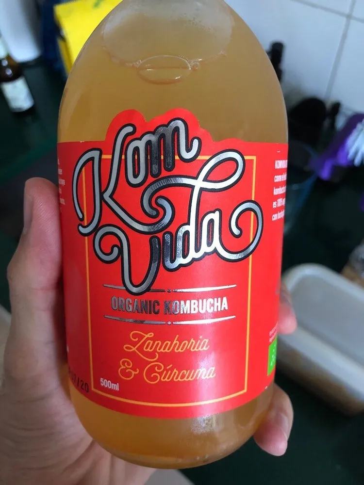 Organic kombucha bebida de zanahoria y cúrcuma