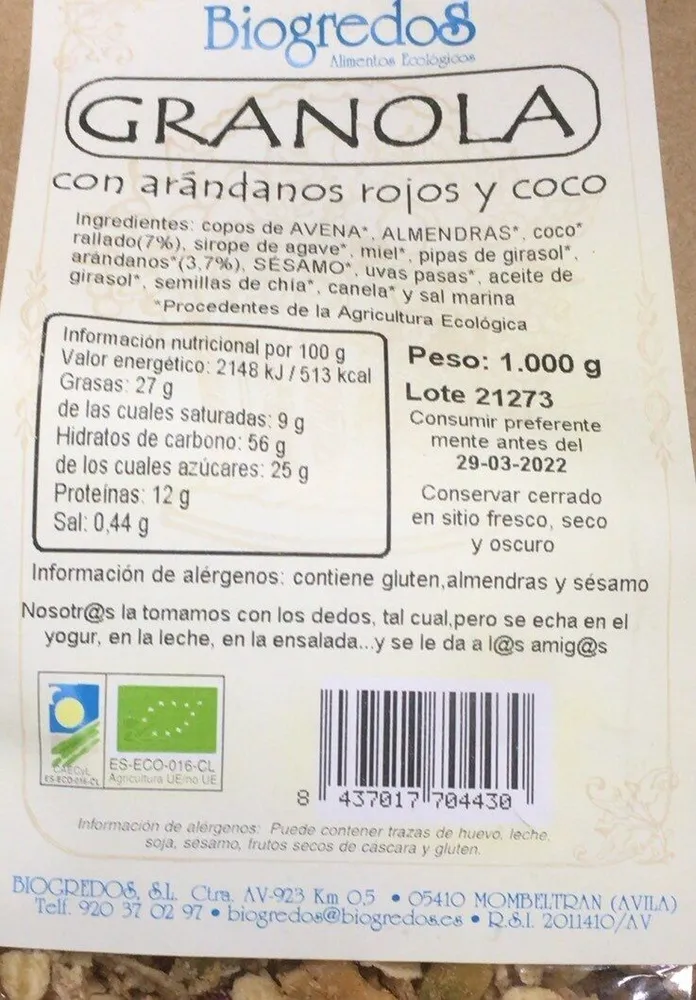 Granola con arándanos rojos y coco