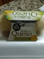 Rulito de queso con piña