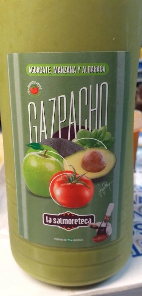 Gazpacho de aguacate, manzana y albahaca