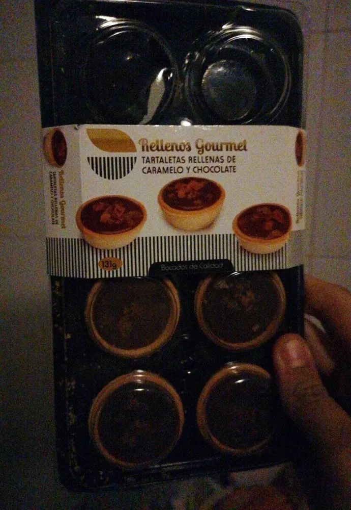 Tartaletas rellenas de caramelo y chocolate