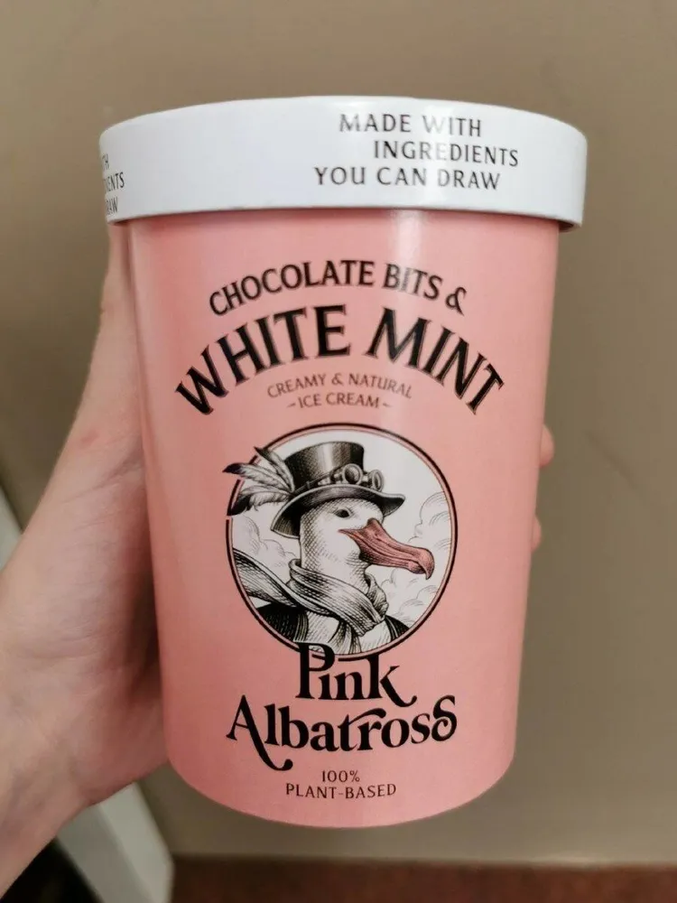 Helado de menta y trocitos de chocolate