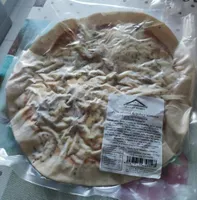 Pizza artesanal de pollo y scamorza