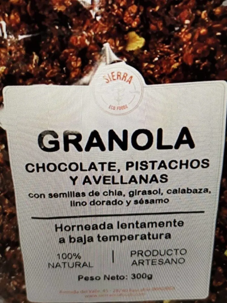 Granola de chocolate, pistachos y avellanas