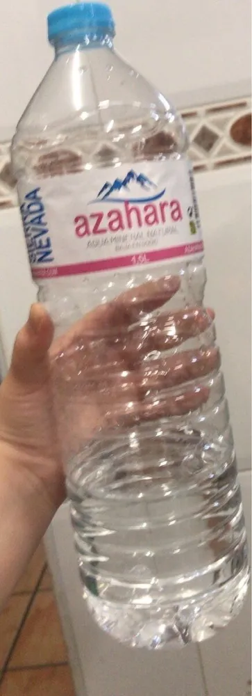 Agua mineral natural