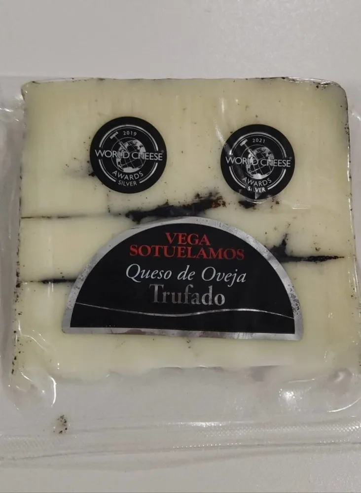 Queso de oveja curado con trufa