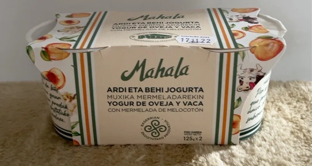 Yogur de iveja y vaca con mermelada de melocotón