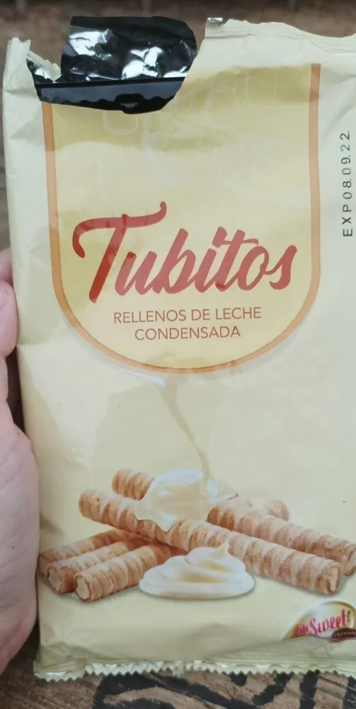 Tubitos rellenos de leche condensada