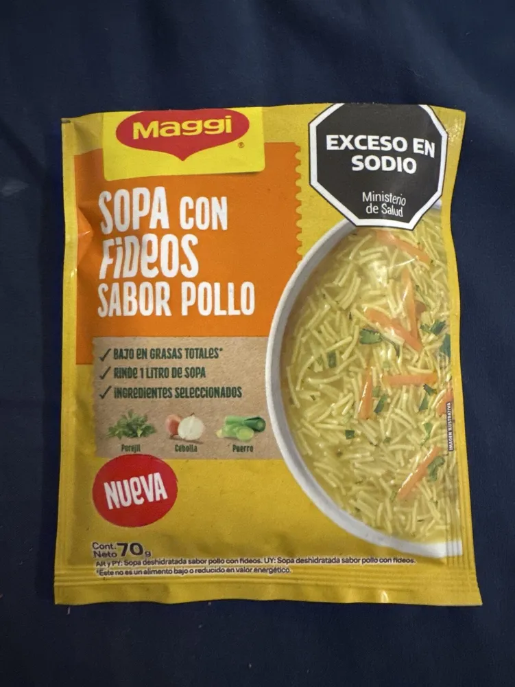 Sopa con Fideos Sabor Pollo