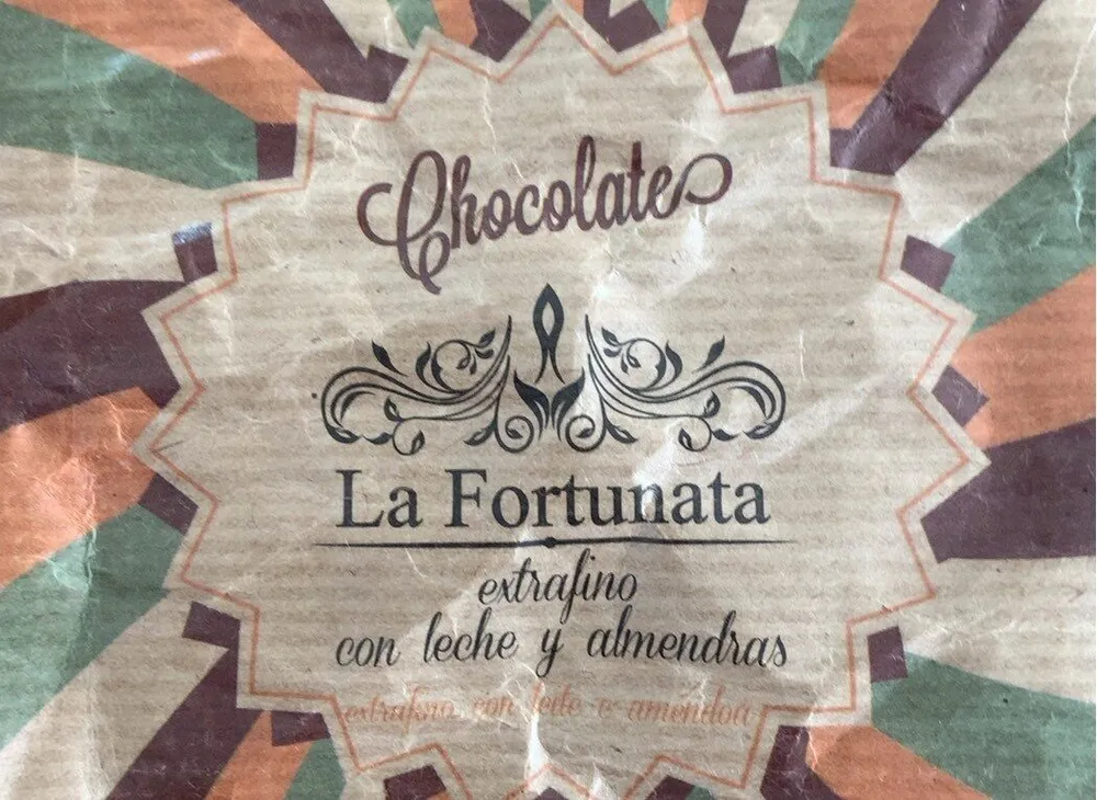 Chocolate extrafino con leche y almendras