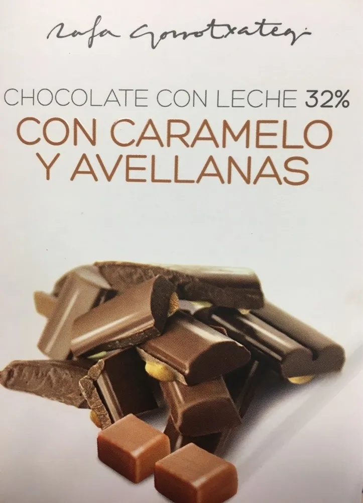 Chocolate con leche con caramelo y avellanas