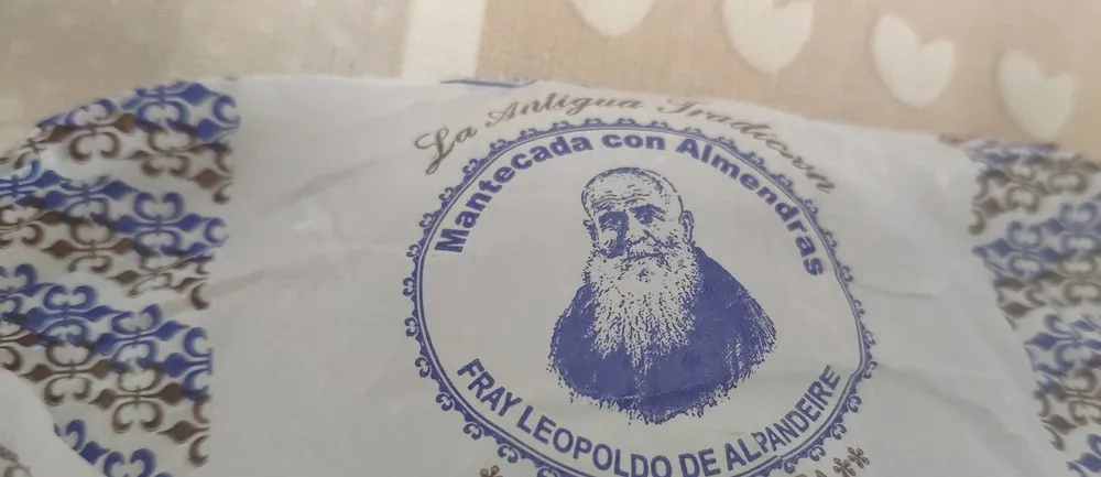 Mantecado con almendras