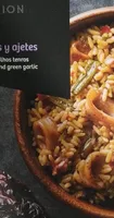 Arroz con calamares y ajetes