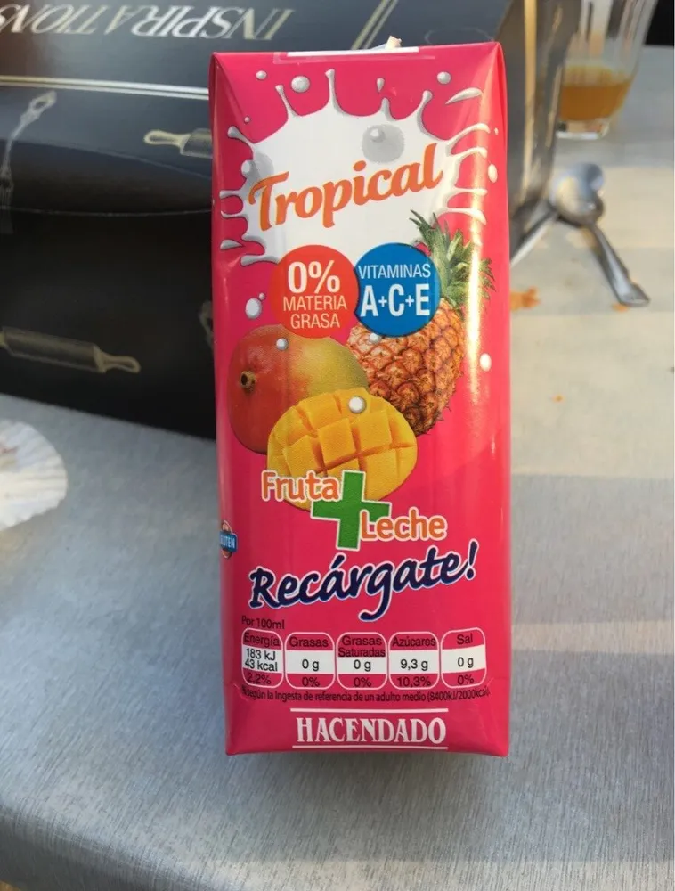 Tropical fruta + leche