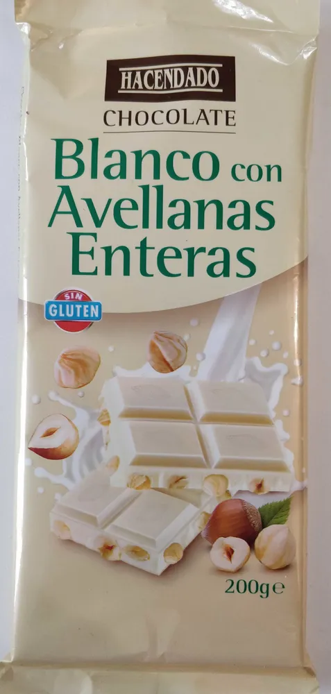 Chocolate blanco con avellanas enteras