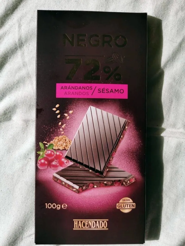 Chocolate negro 72% con arándanos y sésamo