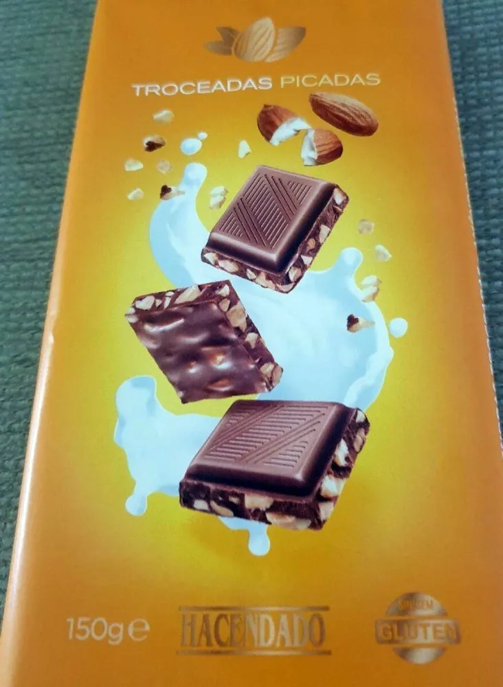 Chocolate con almendras troceadas