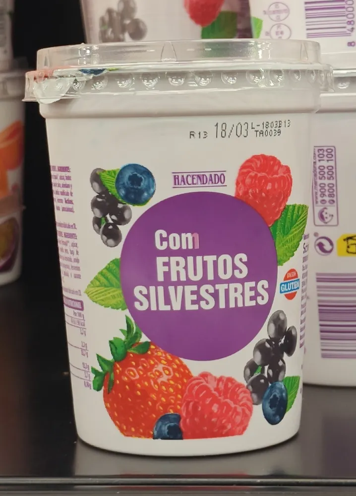 Yogur con frutas del bosque
