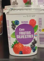 Yogur con frutas del bosque