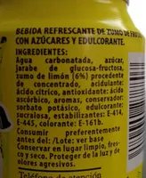 Bebida refrescante de zumo de frutas con azúcares y edulcorante