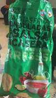 Patatas fritas onduladas en salsa casera