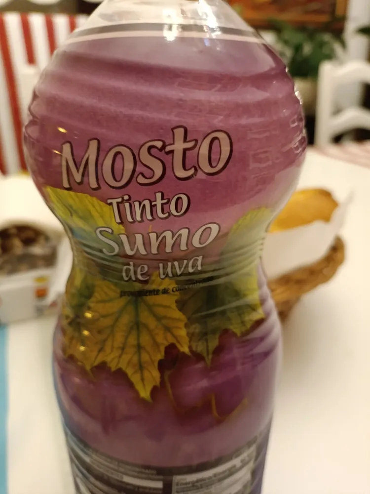 Mosto tinto, zumo de uva