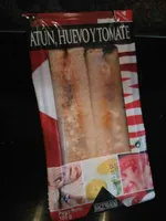 Sandwich de atún, huevo y tomate