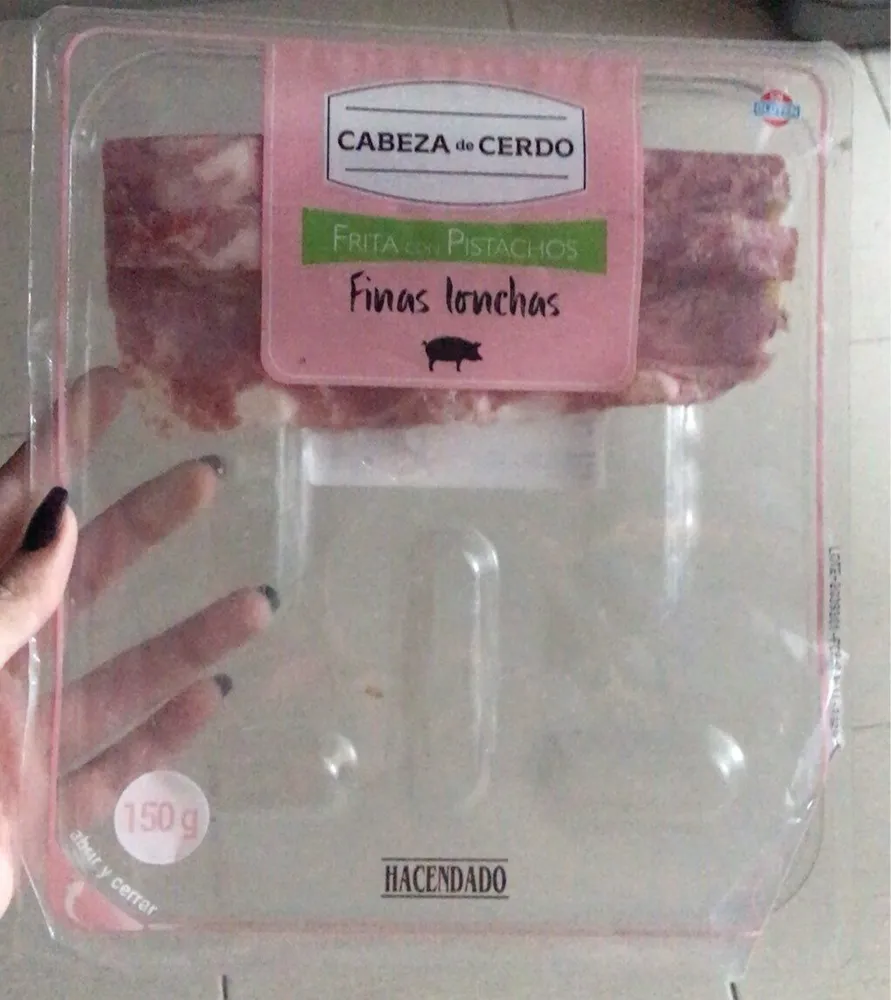 Cabeza de cerdo frita con pistachos