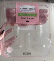 Cabeza de cerdo frita con pistachos