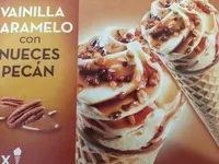 Helado de vanilla y caramelo con nueces pecán