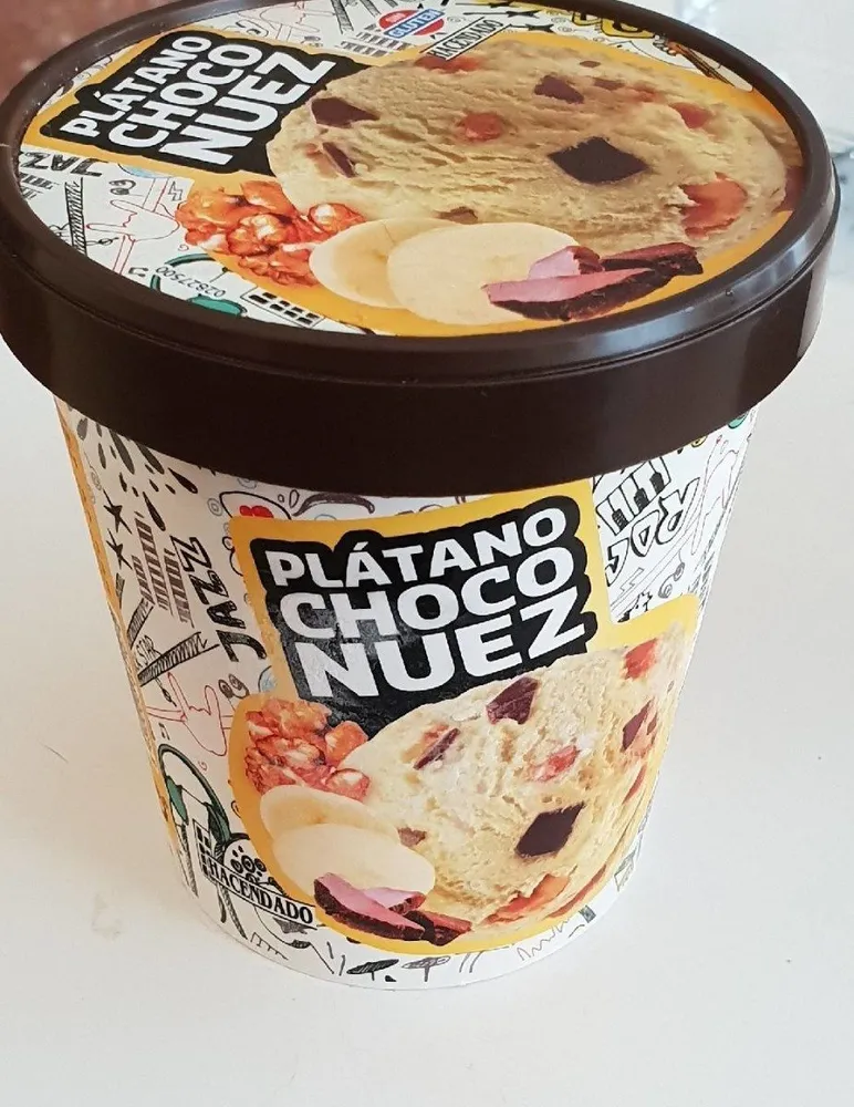 Helado crema plátano chocó nuez