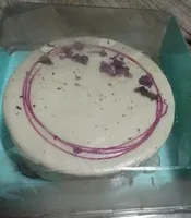 Tarta con relleno sabor a nata y cacao