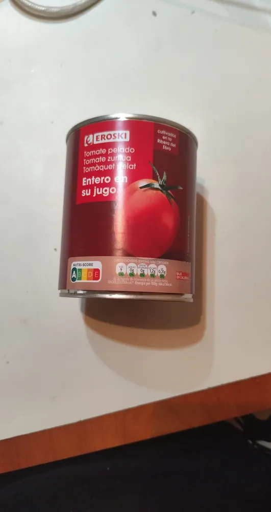 Tomate pelado entero en su jugo