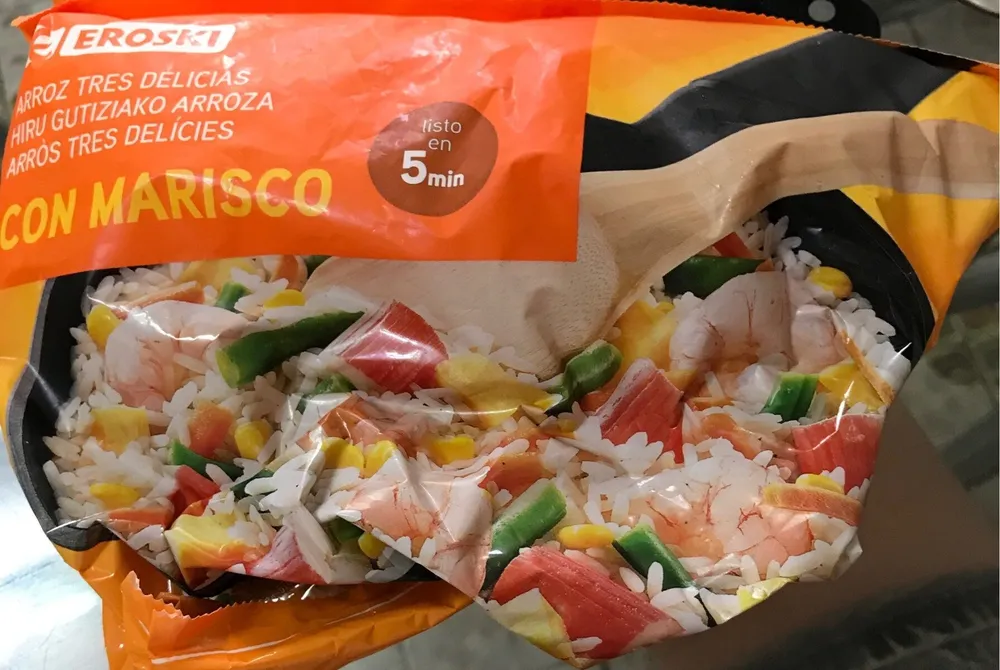 Arroz tres delicias con marisco