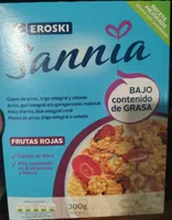 Copos de cereales con frutas rojas