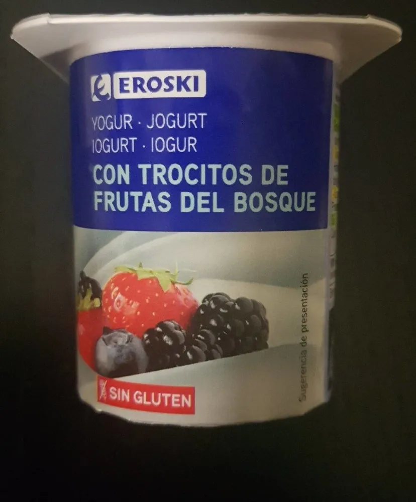 Yogur con trocitos de frutas del bosque