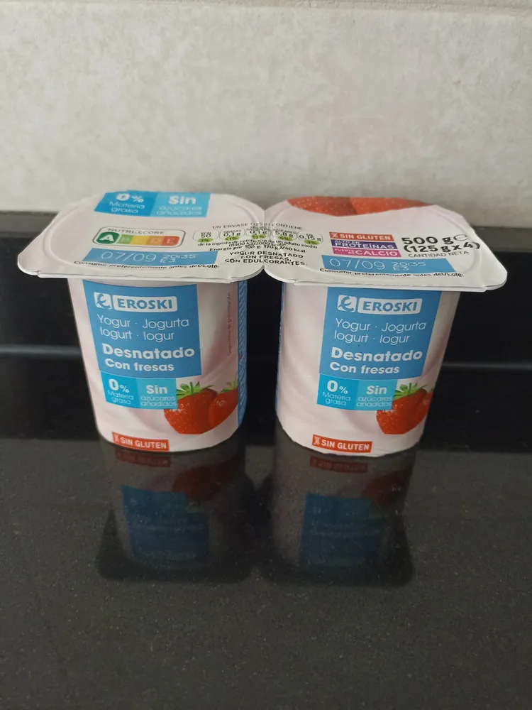 Yogur desnatado con edulcorantes con fresas