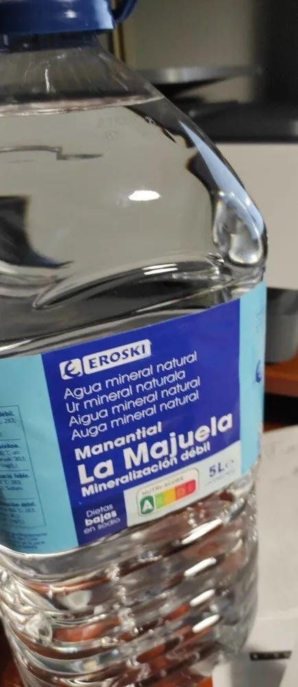 Agua mineral natural