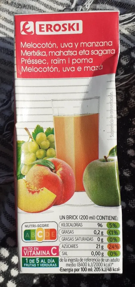 Melocotón uva y manzana
