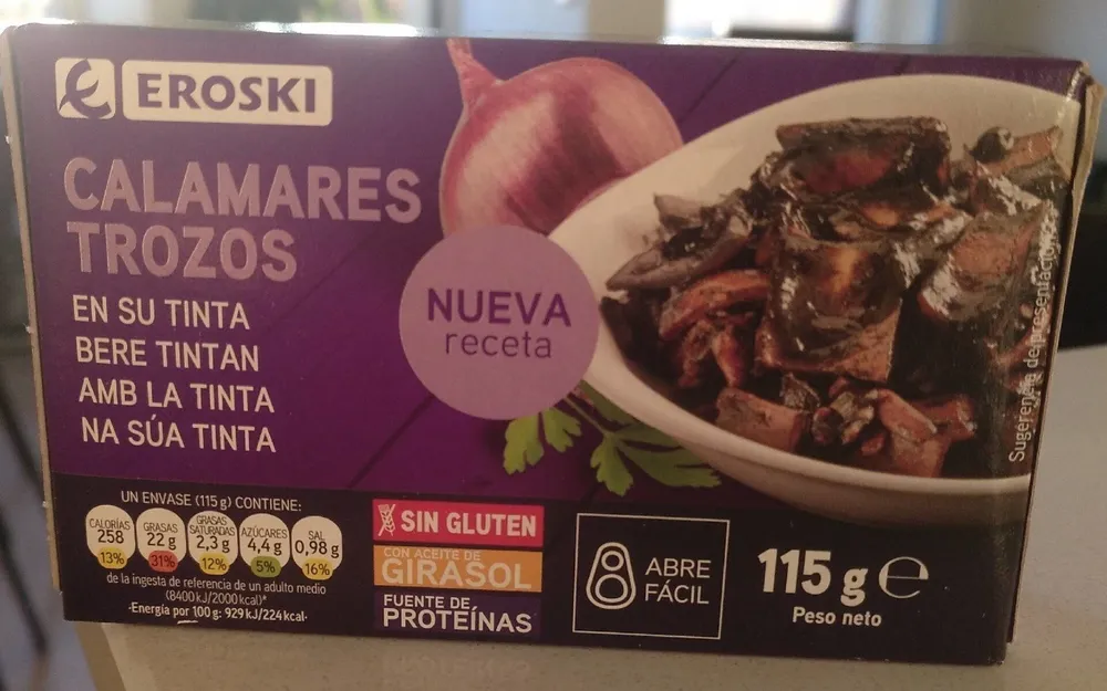 Potón del Pacífico trozos en su tinta
